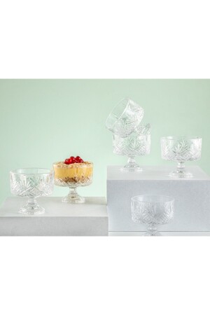 كوب من الزجاج من قناة 