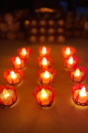 مُشرق من الـ MNZ-Red LED Henna Bridesmaid Hand Candle 12 قطعة - Zeymerade