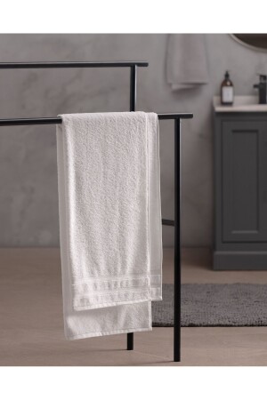 منشفة حمام (MNZ-Ryella Dobby Bath Towel) - مجموعة الفندق 1KHVLU1668 - Madame Coco