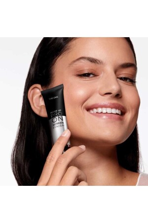 MNZ-The One Make-Up Pro على الشاشة إنهاء 12 ساعة قاعدة الماكياج الدائم - Oriflame