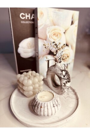 مجموعة مفصلة من الـ MNZ-Vase و حامل الشموع بالأبيض والأسود - Home