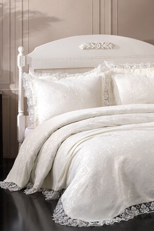 غطاء سريري من الـ MNZ-Violet Lace (الكريم) - Birhome