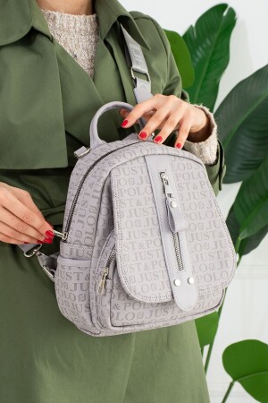 حقيبة ظهر مصورة من المونغرام للمرأة من قبل منظمة 