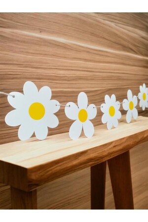 Papatya Partisi Temalı Duvar Süsü 12 Papatyalı Büyük Boy - Partifabrik