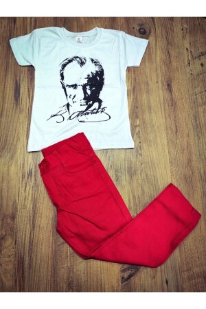 Performance-Kombination für Jungen: Atatürk-T-Shirt und rote Hose - 1