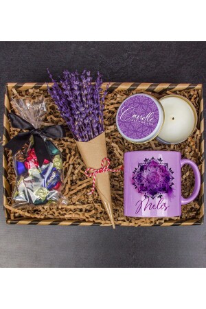 Personalisierte Geschenkbox mit Tasse, Pralinen, Kerze und Lavendelstrauß 111731 - 1