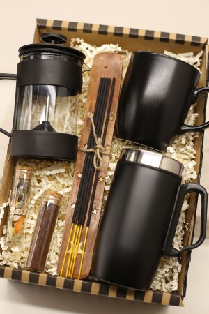 Personalisiertes Geschenkset aus Stahlbecher, Thermoskanne, französischer Presse, Tasse, Schokolade, Filter, Kaffee, Tube und Räuchergefäß - 4