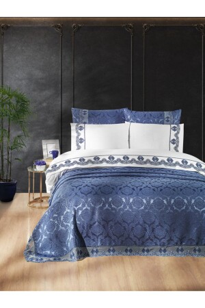 مجموعة من المواد المختلفة من المواد المختلفة - Pierre Cardin