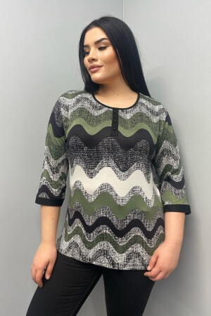 Plus-Size-Bluse mit Capri-Ärmeln und Knopfleiste vorne in Grün - 1