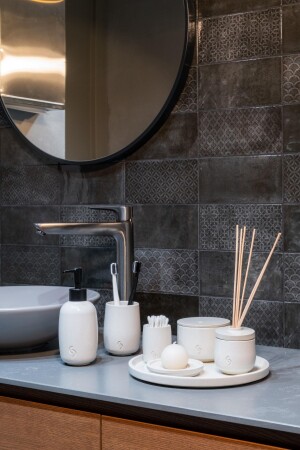 مجموعة حمامات من المواد المختلفة من المواد المختلفة من المواد المختلفة من المواد المختلفة من المواد المختلفة من المواد المختلفة من الم - Polyconart