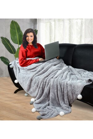 Ponponlu 200*220 Cm Pelüş Tv Battaniyesi (%100 Yerli) N0612202101 - Özgüner Oyuncak