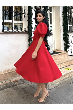 Rotes, ausgestelltes Kleid aus Krepp in Midi-Länge mit Wassermelonenärmeln - 1