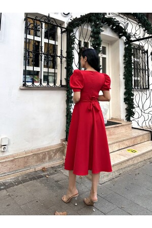 Rotes, ausgestelltes Kleid aus Krepp in Midi-Länge mit Wassermelonenärmeln - 6