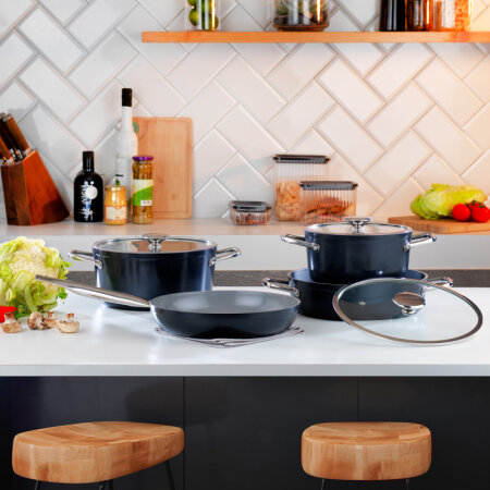 ROYAL NOIR 7-Piece Ceramic Set
- Akdeniz