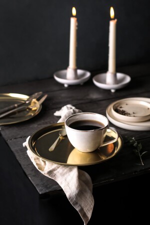 Rundes goldenes Präsentationstablett, dekoratives Tee- und Kaffee-Serviertablett GOLDYURVARLAK23 - 1