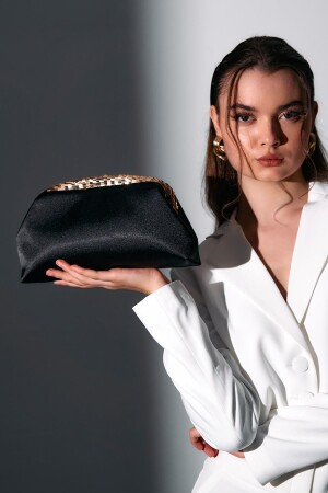 Schwarze Clutch-Abendtasche aus Satin mit goldenen Pailletten und detaillierten Details - 1