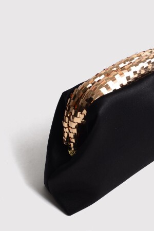 Schwarze Clutch-Abendtasche aus Satin mit goldenen Pailletten und detaillierten Details - 6