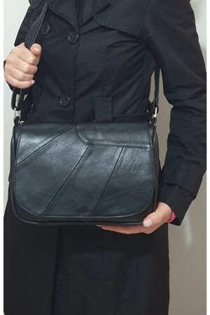 Schwarze Ledertasche mit mehreren Taschen 2340 - 2