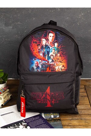 Schwarzer Schulrucksack mit „Stranger Things“-Aufdruck - 1