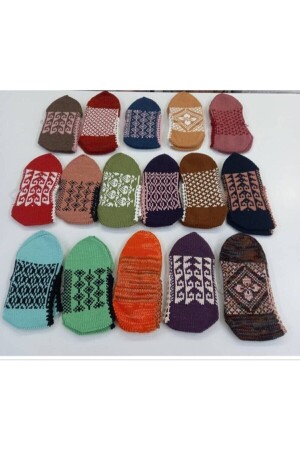 Set mit 16 gestrickten Mitgift-Stiefeletten - 3