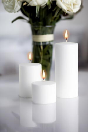 Set mit 3 Kerzen, weiß, 7 Durchmesser, groß, Brenndauer: min. 72 Stunden, ab11 - 8