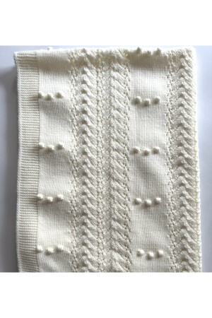 Strickwaren Gestrickte Babydecke mit kleinem Pompon und durchbrochenem Detail MİEL14 - 7