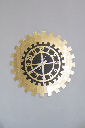 TDESIGN3800000103, 60 x 60 cm, goldene dekorative Wanduhr, robustes 2-lagiges schwarzes MDF mit türkischen Zahlen darauf, verspiegeltes Plexiglas - 4