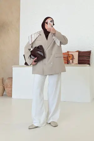 سترة بلازر ذات الحجم الممتاز البيج - Nuuwears