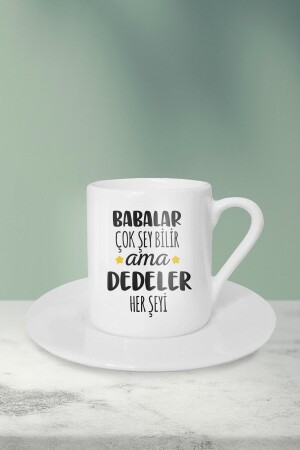 الآباء من المنطقة يعرفون الكثير، لكن الجد يعرف كل شيء طباعة كوب القهوة التركي TKF-1823 - WixelArt