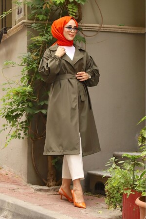 Trenchcoat mit kariertem Innenfutter und Gürtel an der Taille - 1