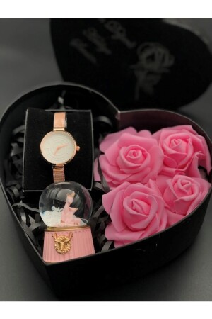 Uhr und Schneekugel in einer mit Blumen verzierten Herzbox. Das ganz besondere Geschenk für Verliebte, Mütter, Ehefrauen, Geburtstage. PRA-8433206-8483 - 2