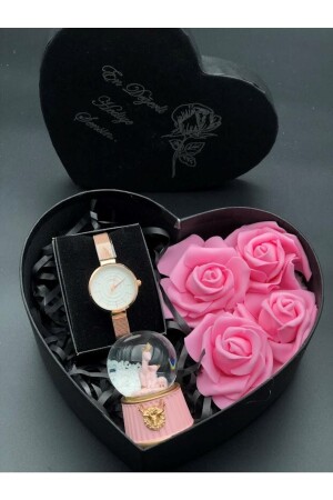 Uhr und Schneekugel in einer mit Blumen verzierten Herzbox. Das ganz besondere Geschenk für Verliebte, Mütter, Ehefrauen, Geburtstage. PRA-8433206-8483 - 4