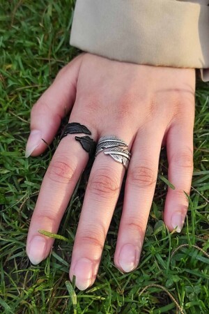 Verstellbares schwarz-silbernes Unisex-Ringset mit Federblatt-Figur - 3