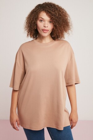 Vıvian Damen Interlock Oversize-T-Shirt mit rundem Kragen in Braun in Übergröße - 1