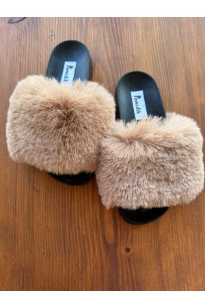 Weiche, locker pelzige Damen-Haus- und Outdoor-Hausschuhe, milchig braun - Pomidik