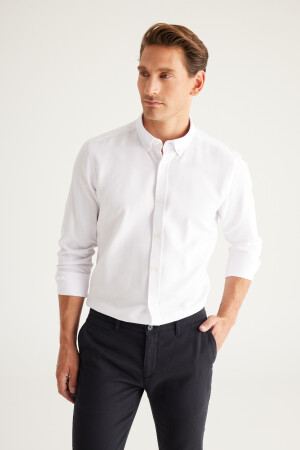 Weißes, bügelleichtes, schmal geschnittenes Oxford-Hemd für Herren aus Baumwolle mit Knopfkragen und schmaler Passform 4A2021100103 - 1