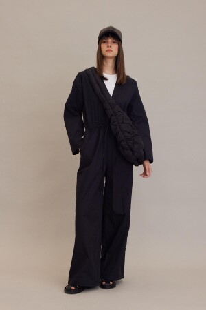 WEIT GESCHNITTENER KOMFORTABLER JUMPSUIT SCHWARZ - 1